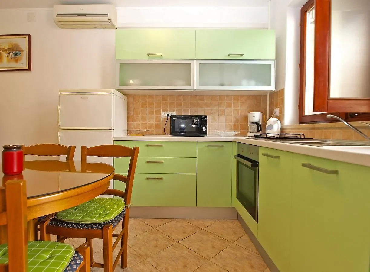 Apartments Slavka 1155 Pula Croatia