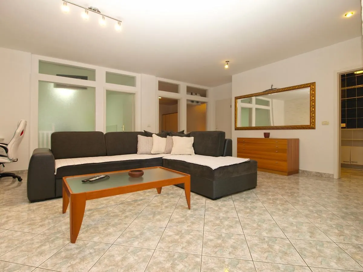 Apartments Slavka 1155 Pula Croatia