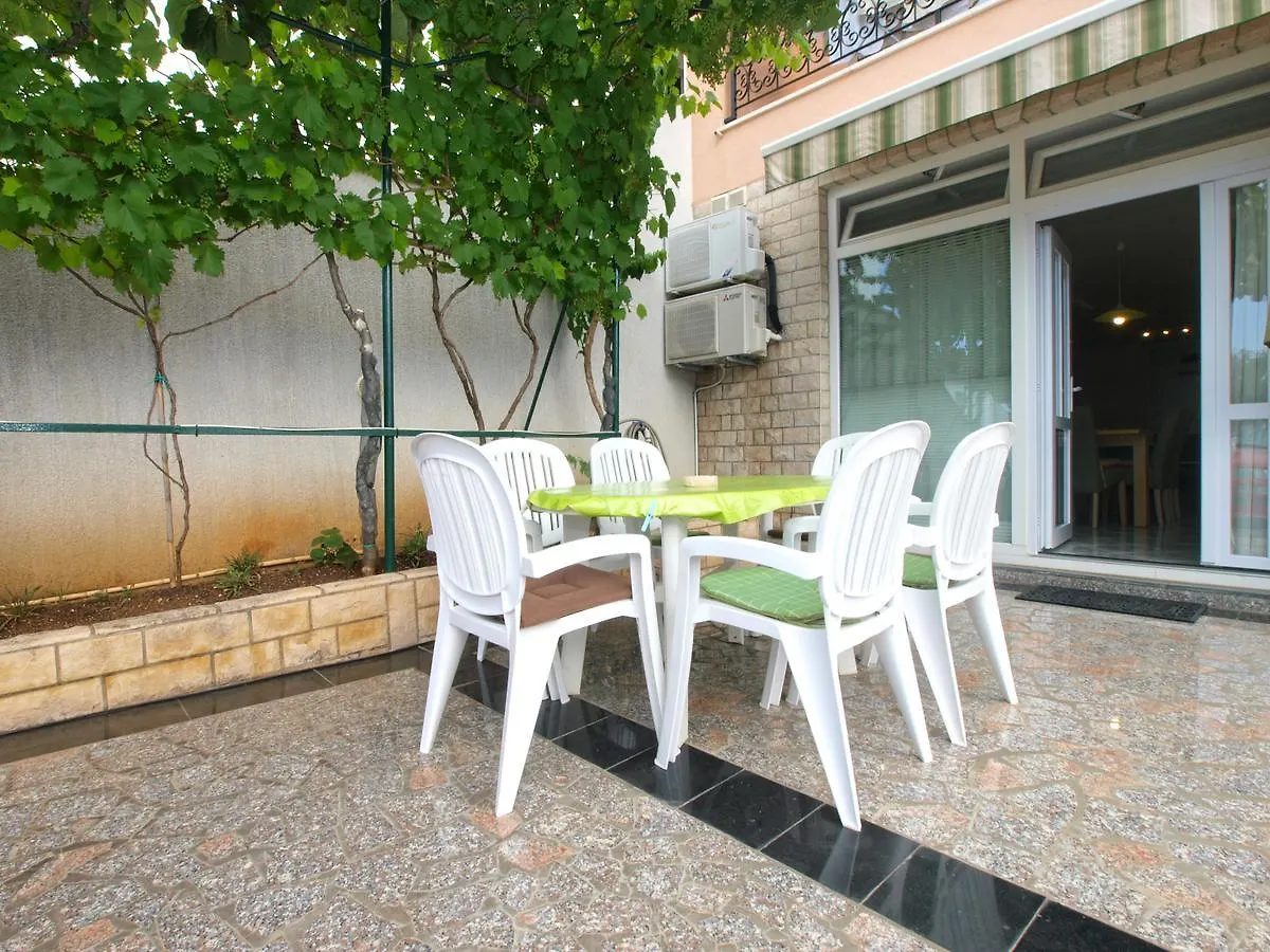 Apartments Slavka 1155 Pula Croatia